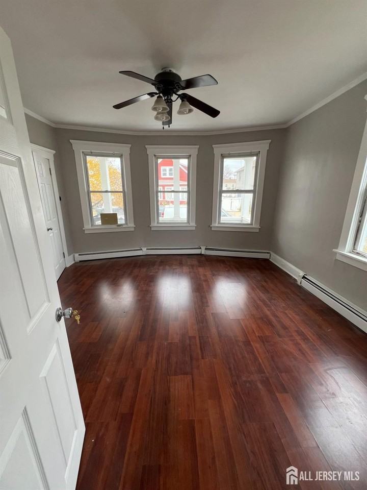 156 Holly St #1 - Photo 5 of 10
