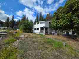 featured image of 252 Bayview Blvd