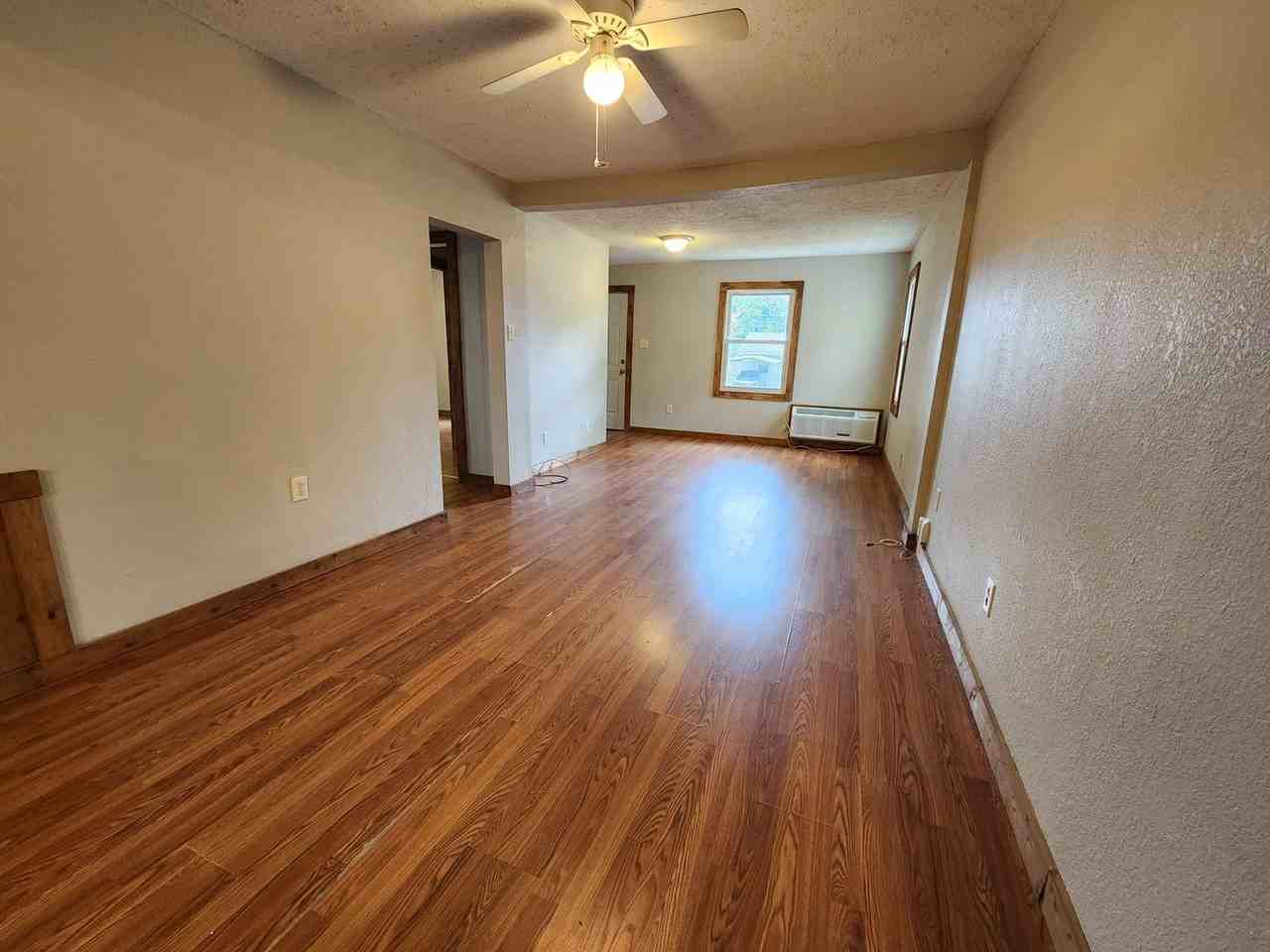 2316 N Weller Ave - Photo 3 of 19