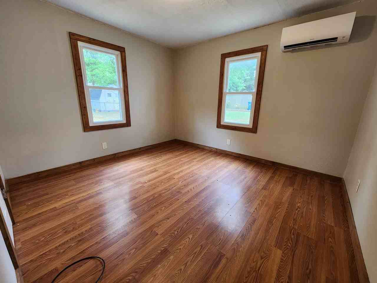 2316 N Weller Ave - Photo 5 of 19