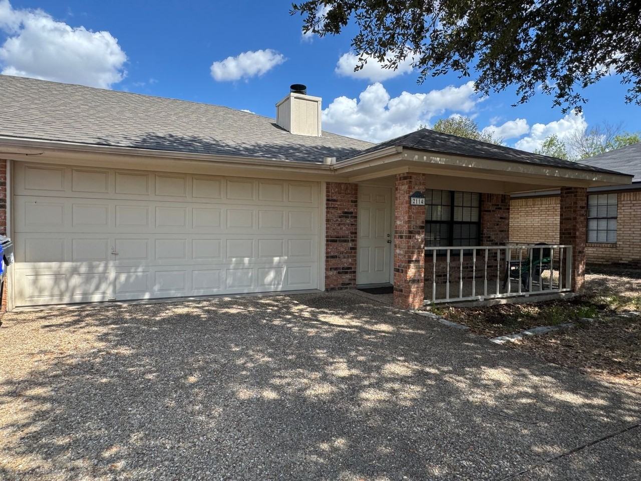 2114 Kirby Lee St - Photo 2 of 11