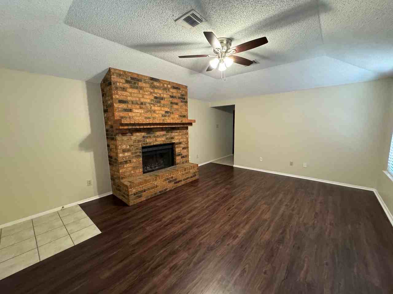 2114 Kirby Lee St - Photo 3 of 11