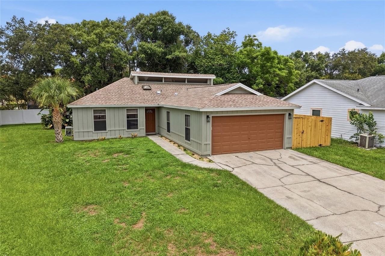 8232 Country Oaks Ct - Photo 3 of 50
