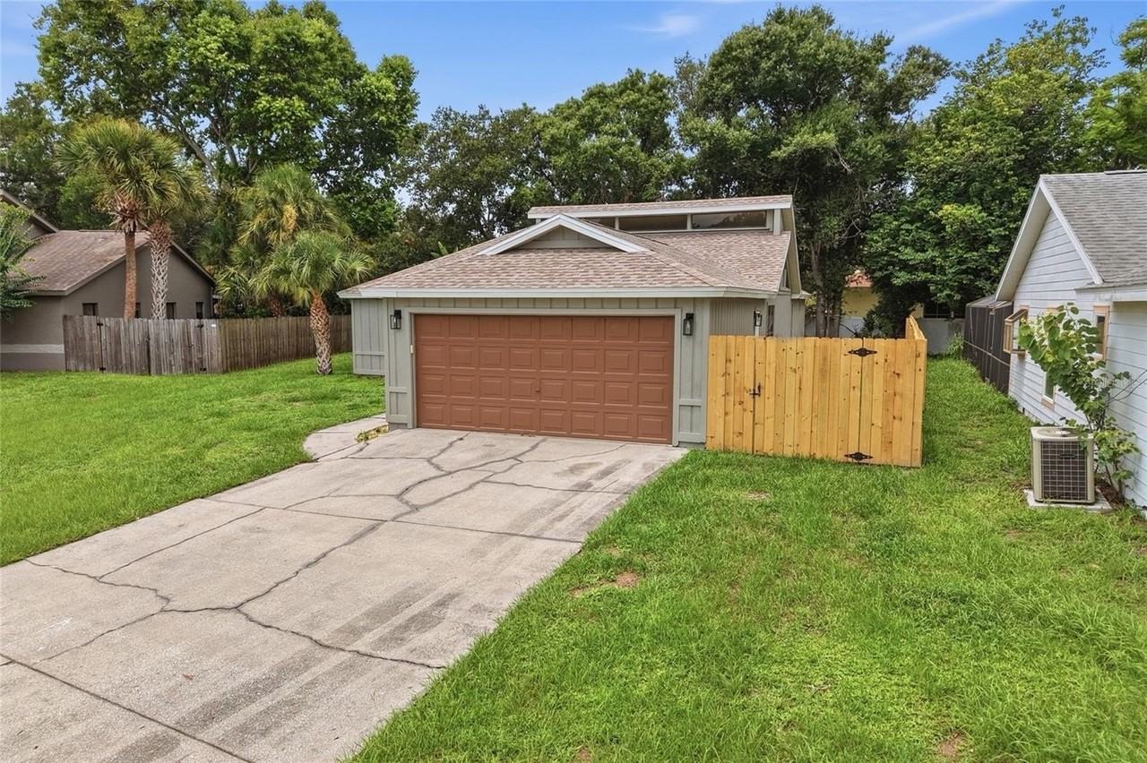 8232 Country Oaks Ct - Photo 5 of 50