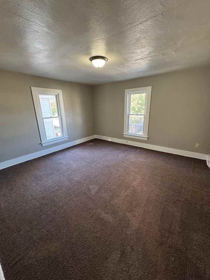 1714 Oakland St - Photo 5 of 7