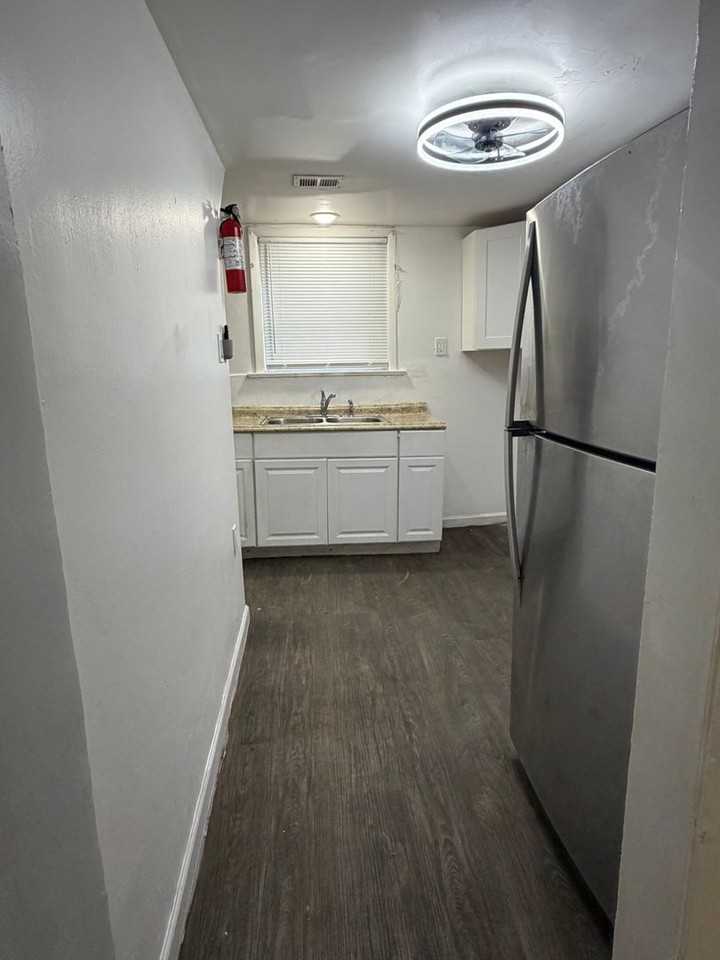 2615 Kane St - Photo 2 of 11