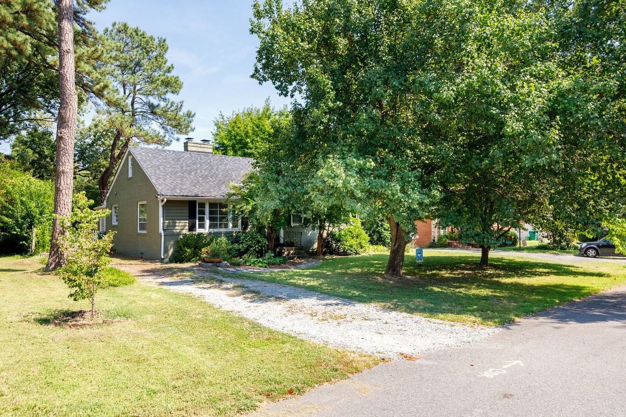 6612 Rolling Rd - Photo 2 of 34