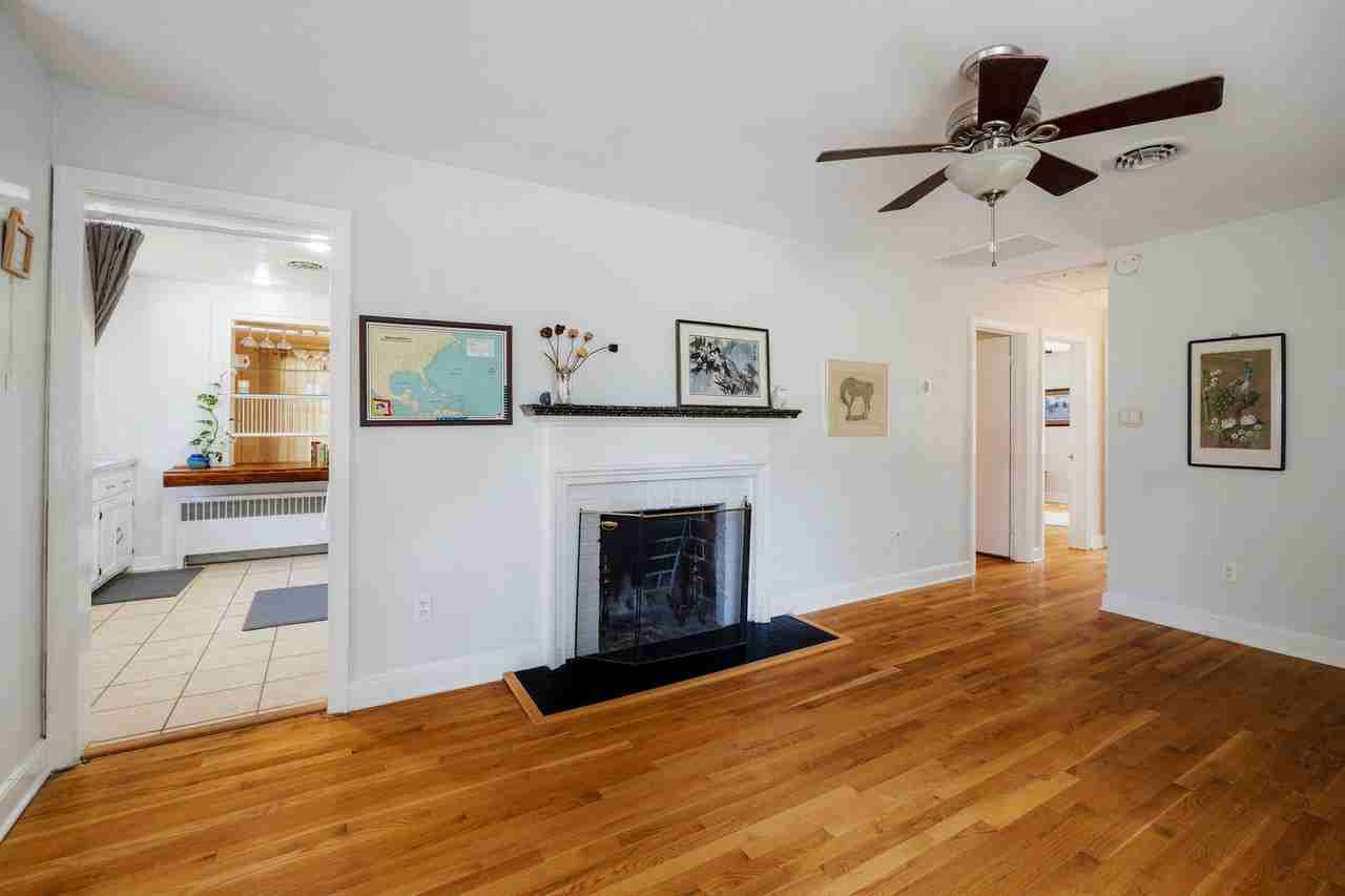 6612 Rolling Rd - Photo 6 of 34