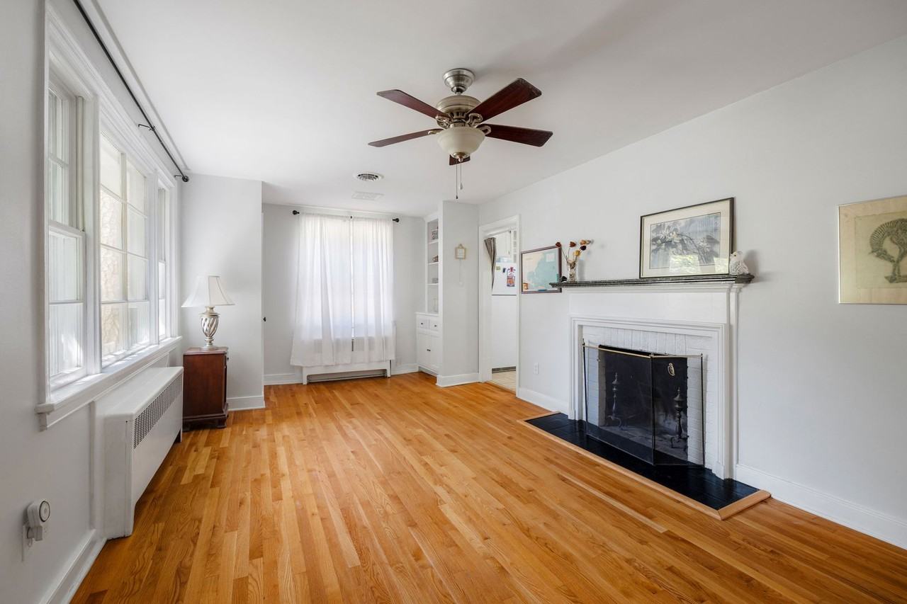 6612 Rolling Rd - Photo 7 of 34