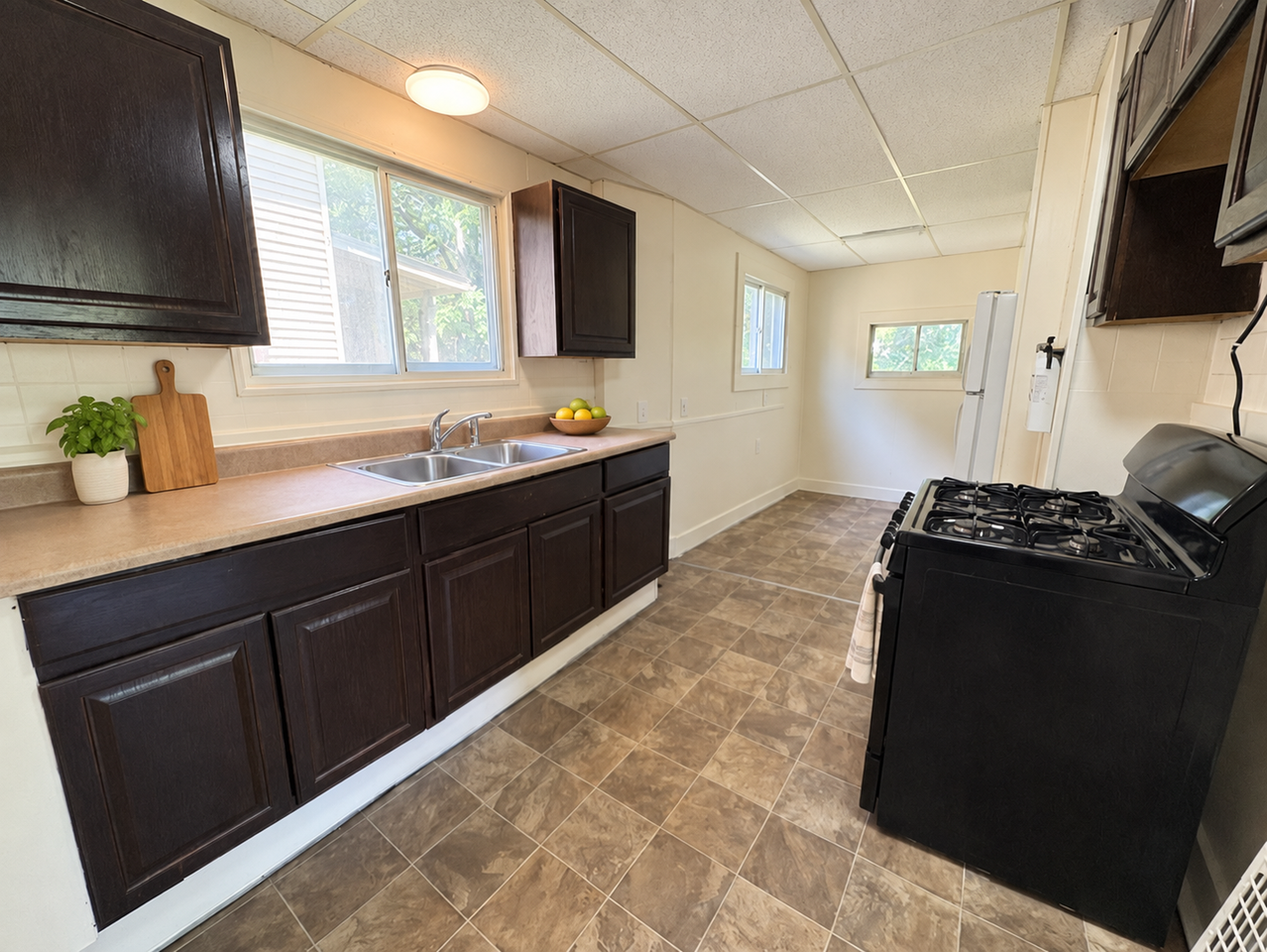 639 Bellevue Ave - Photo 4 of 13