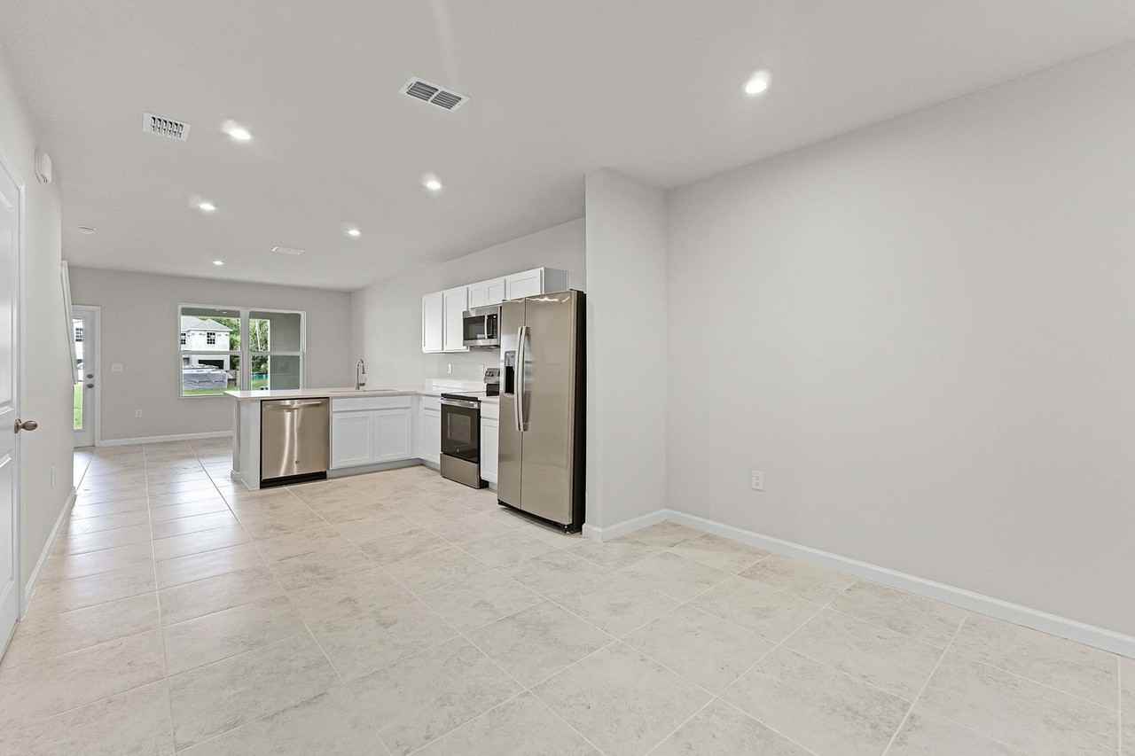 2404 Mercury Way - Photo 4 of 32