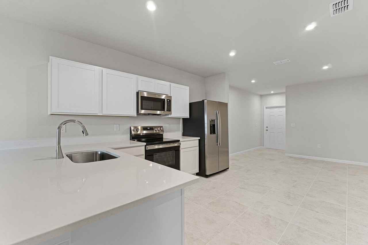 2404 Mercury Way - Photo 6 of 32