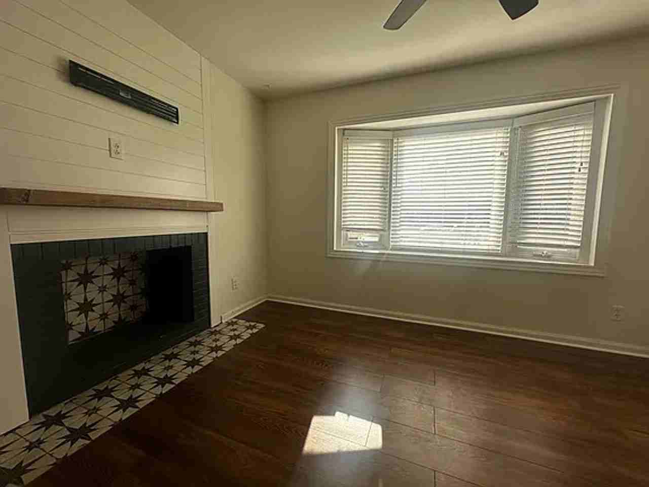 4614 Olivia Ave - Photo 5 of 17