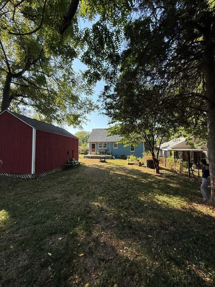 516 W Allen St - Photo 3 of 9