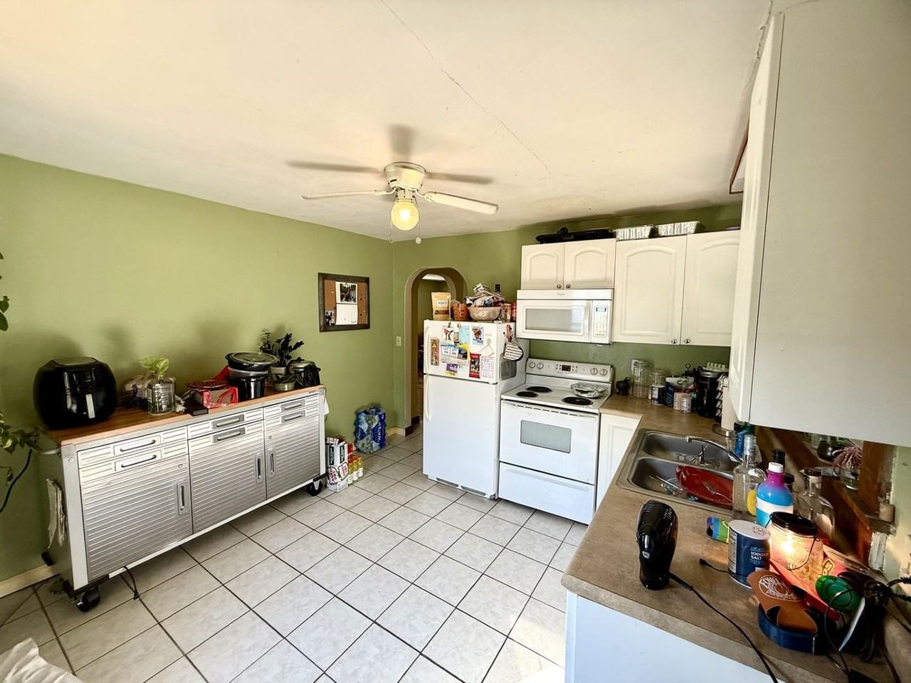 516 W Allen St - Photo 4 of 9