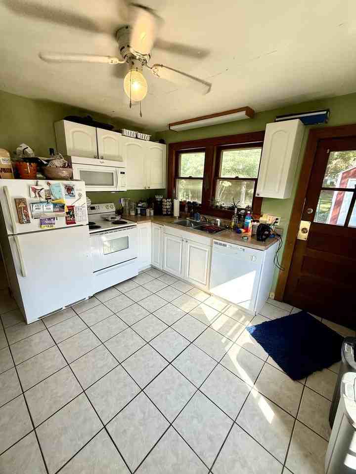 516 W Allen St - Photo 5 of 9