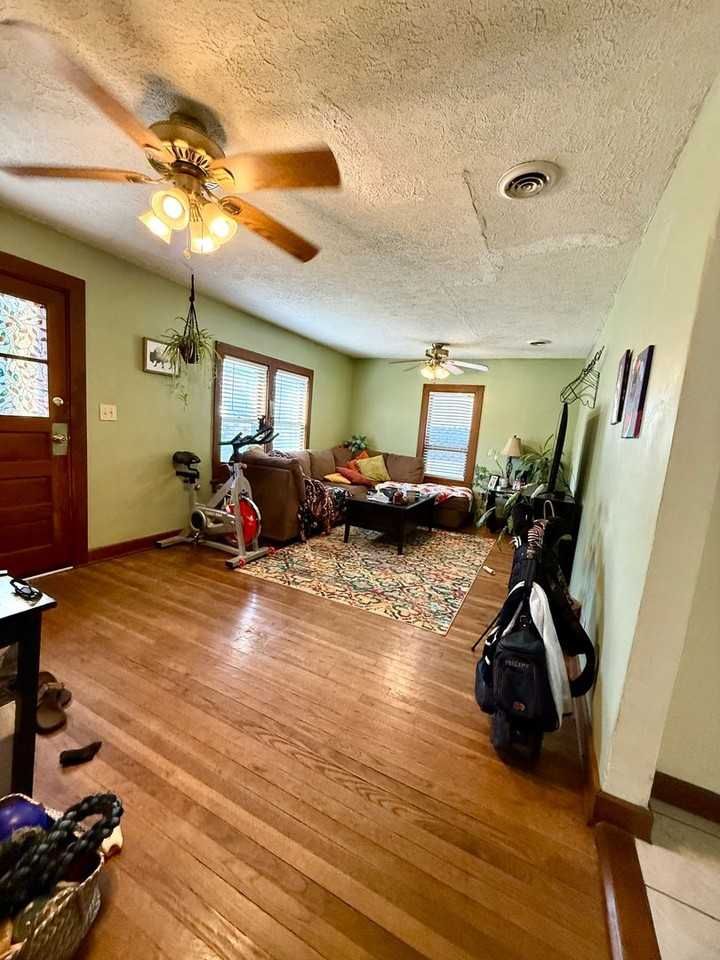 516 W Allen St - Photo 6 of 9