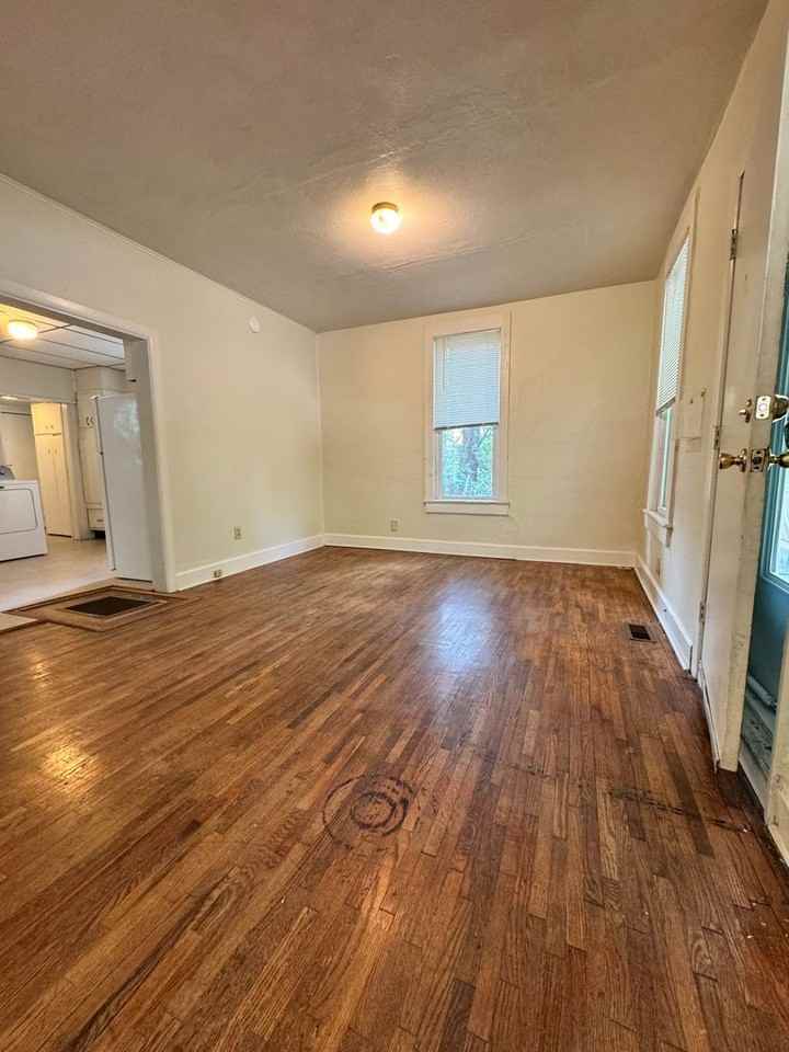 341 S Jackson St - Photo 3 of 10