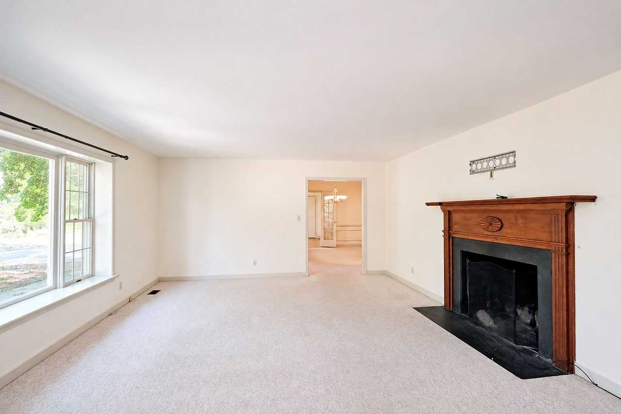 360 Jeffers Dr - Photo 5 of 22