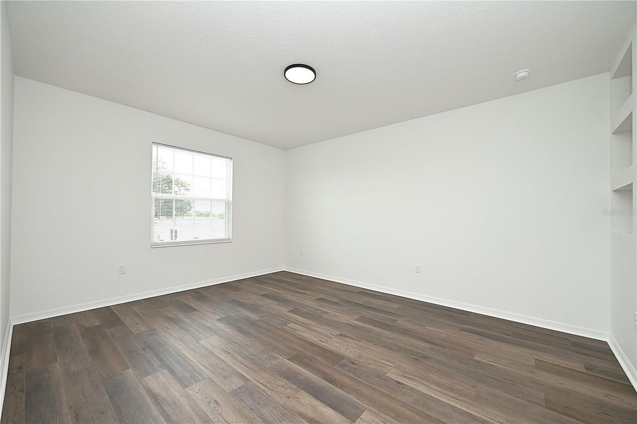 1011 N Brunnell Pkwy - Photo 2 of 37