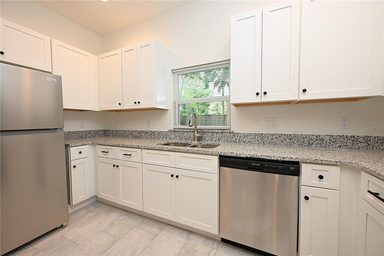 1011 N Brunnell Pkwy - Photo 6 of 37