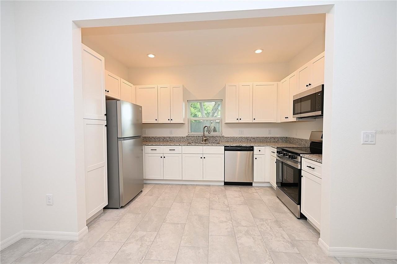 1013 N Brunnell Pkwy - Photo 2 of 34