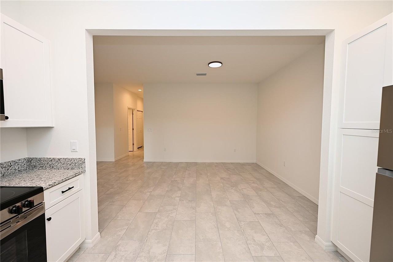 1013 N Brunnell Pkwy - Photo 6 of 34
