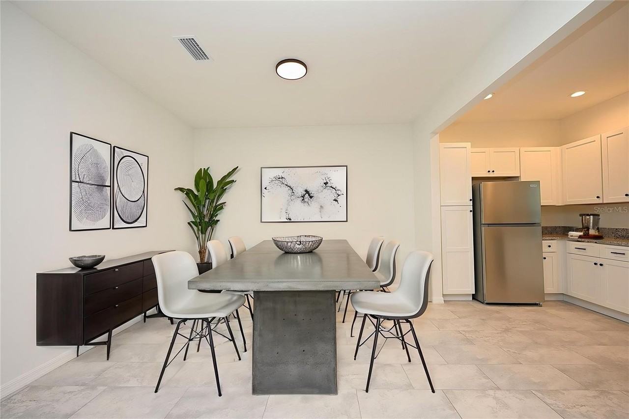 1013 N Brunnell Pkwy - Photo 7 of 34