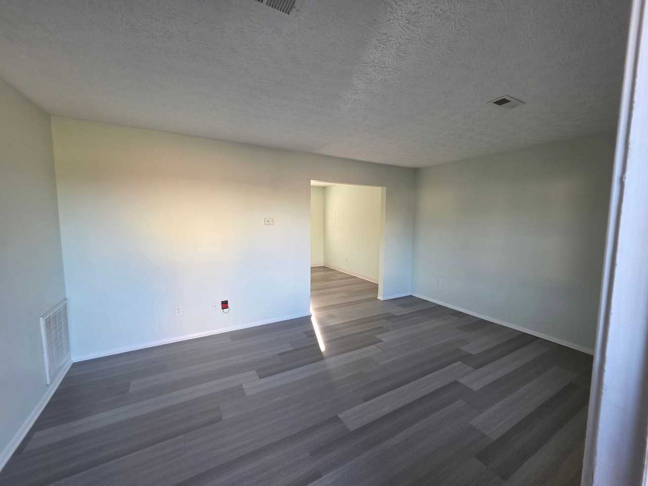 1800 1800 Seminole Dr - Chestnut 29 - Photo 2 of 10