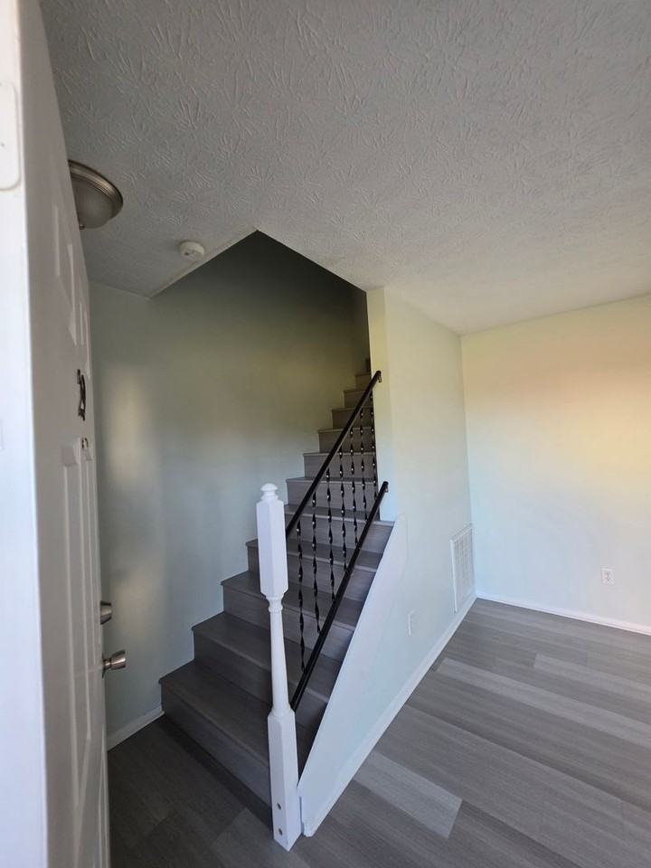 1800 1800 Seminole Dr - Chestnut 29 - Photo 3 of 10