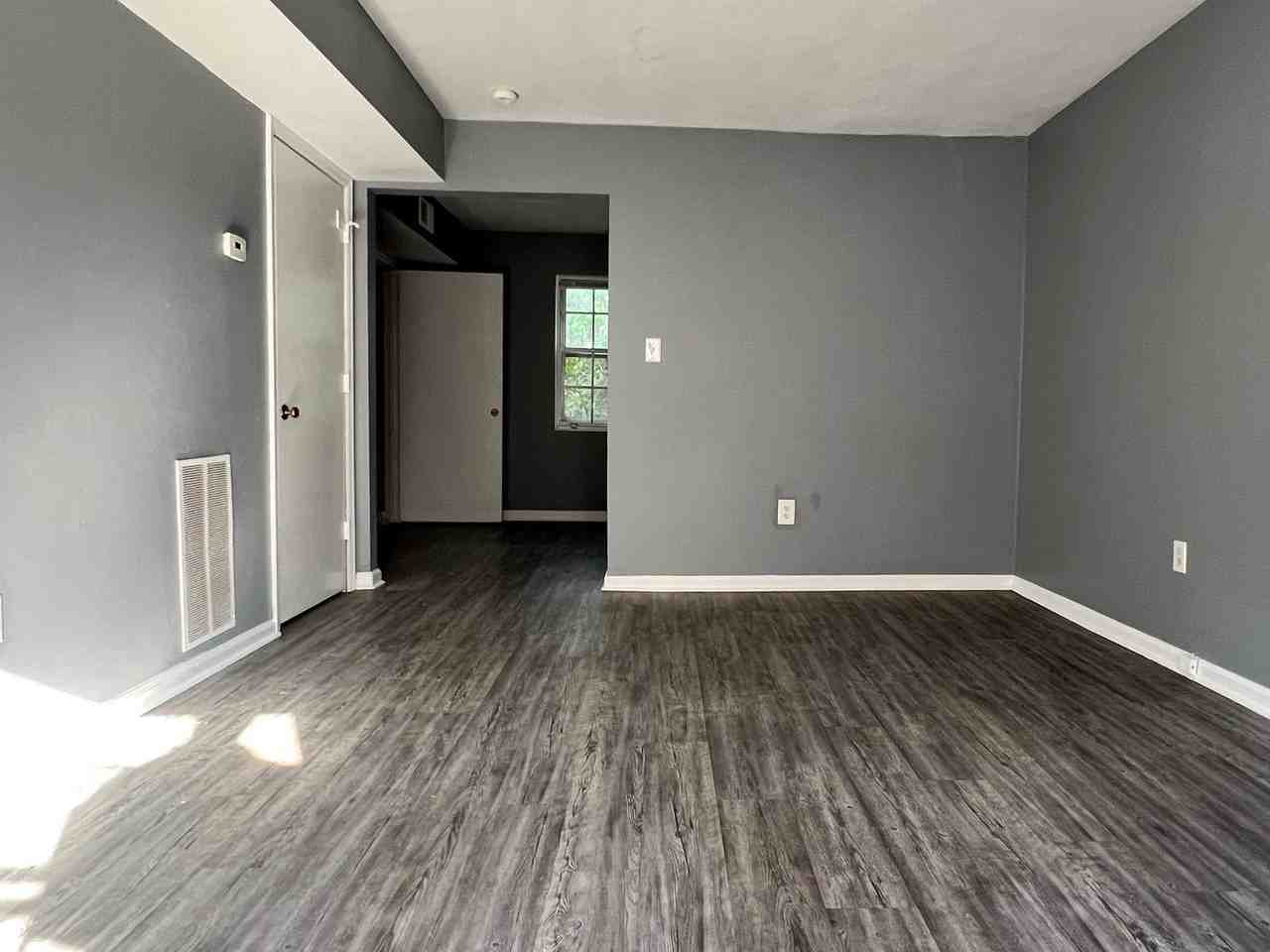 527 Chestnut St - Photo 2 of 10