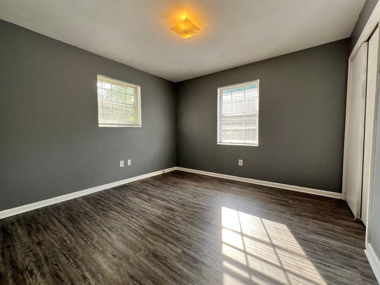527 Chestnut St - Photo 5 of 10
