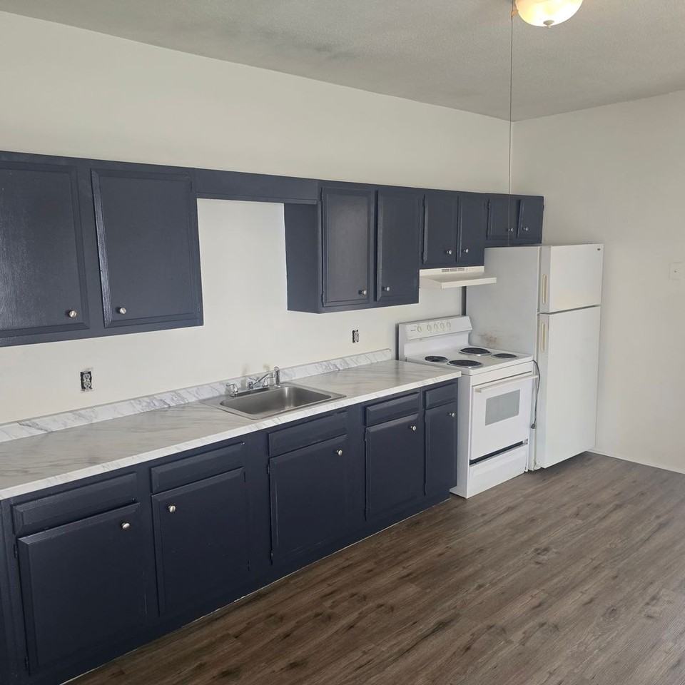 395 Lake Ave - Photo 3 of 12