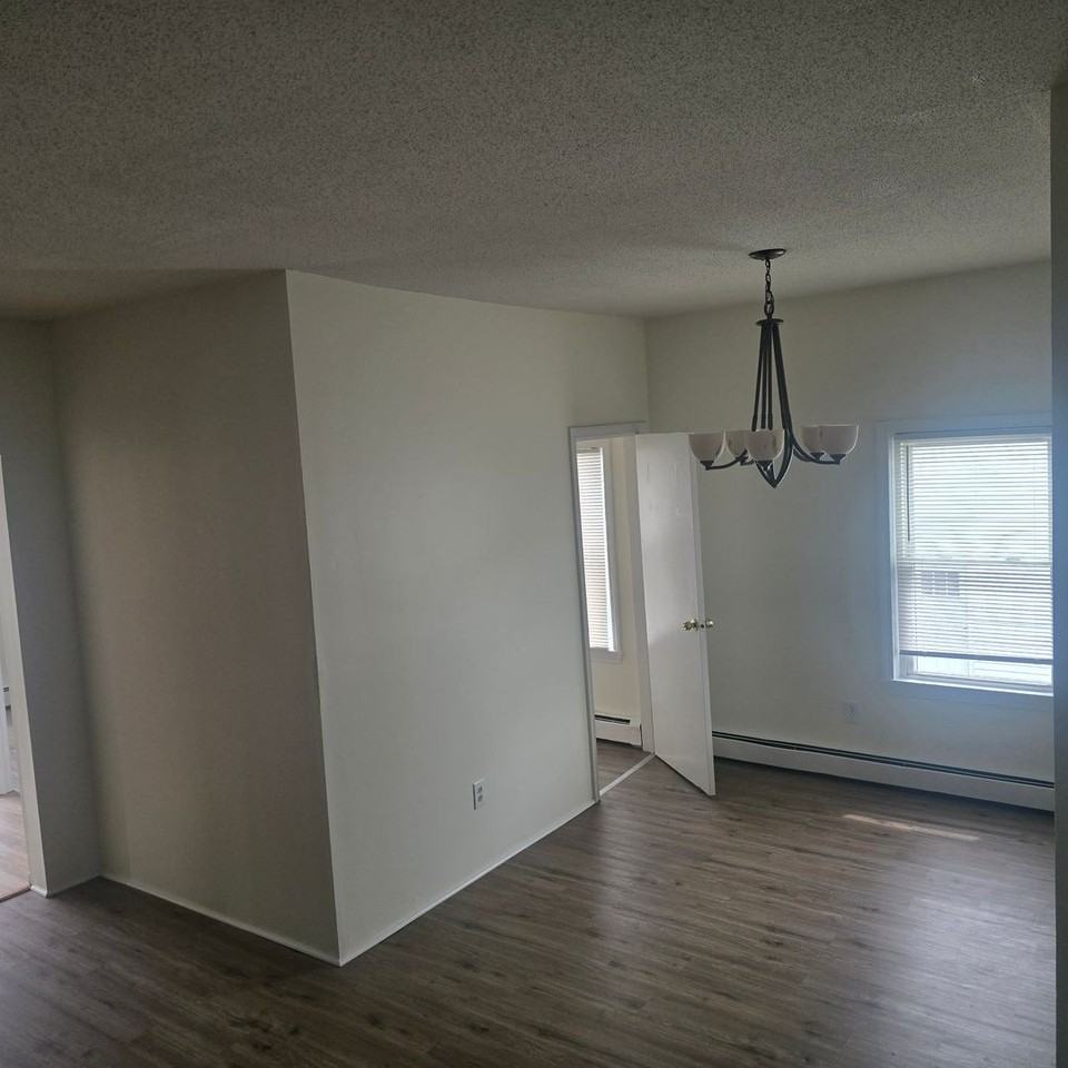 395 Lake Ave - Photo 4 of 12