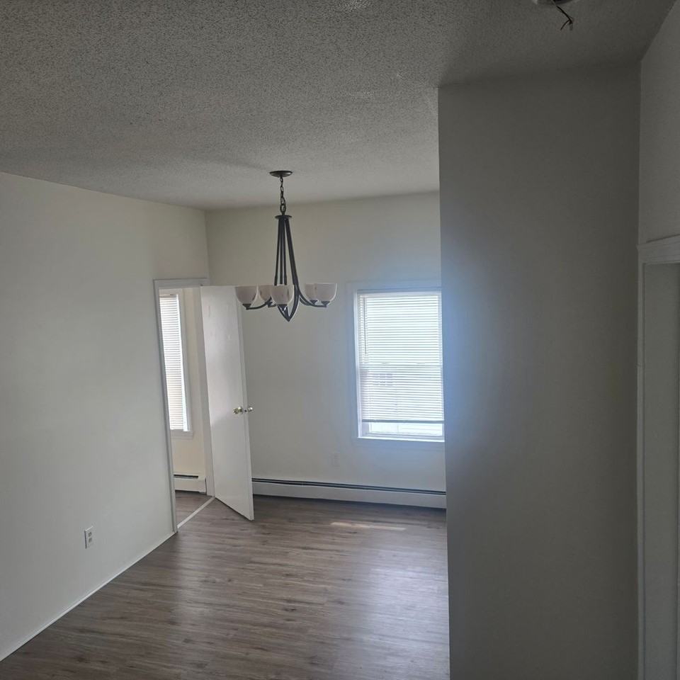 395 Lake Ave - Photo 5 of 12