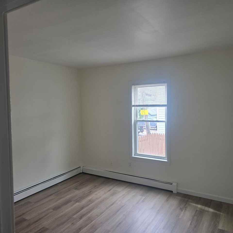 395 Lake Ave - Photo 6 of 12