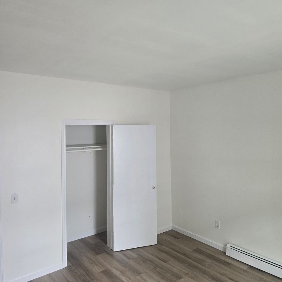 395 Lake Ave - Photo 7 of 12