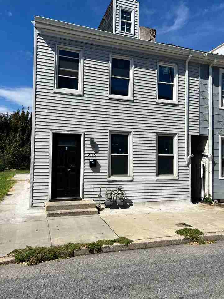 219 Walnut St - Photo 2 of 39