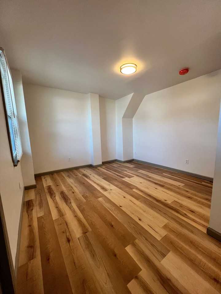 219 Walnut St - Photo 3 of 39