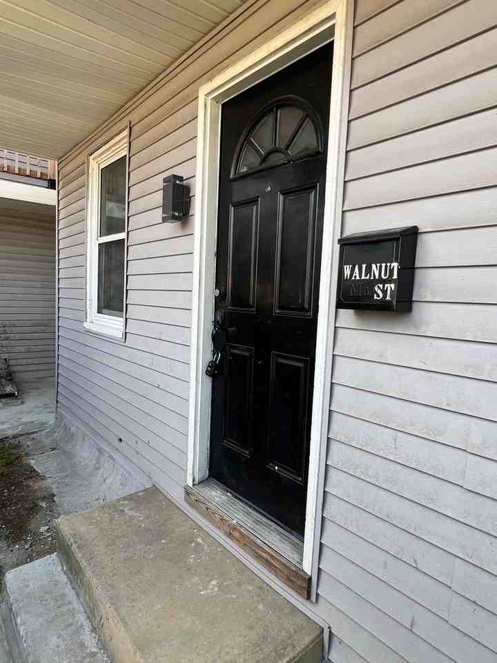 219 Walnut St - Photo 4 of 39