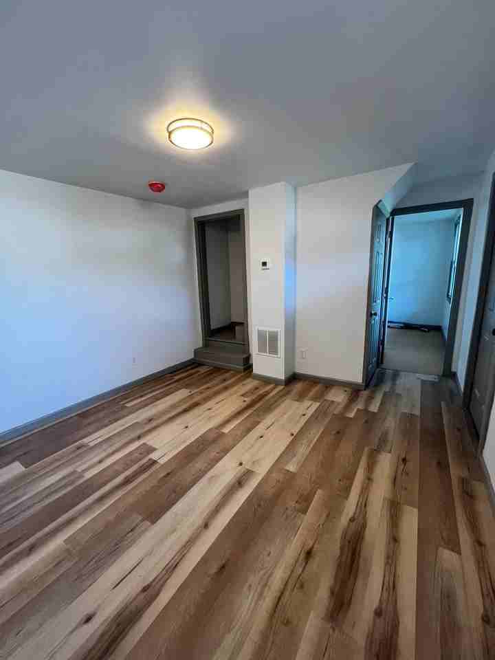 219 Walnut St - Photo 5 of 39