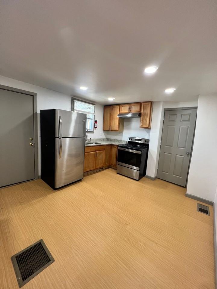 219 Walnut St - Photo 6 of 39