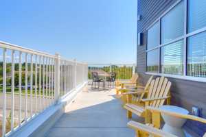 featured image of 1222 Patrick Henry Dr