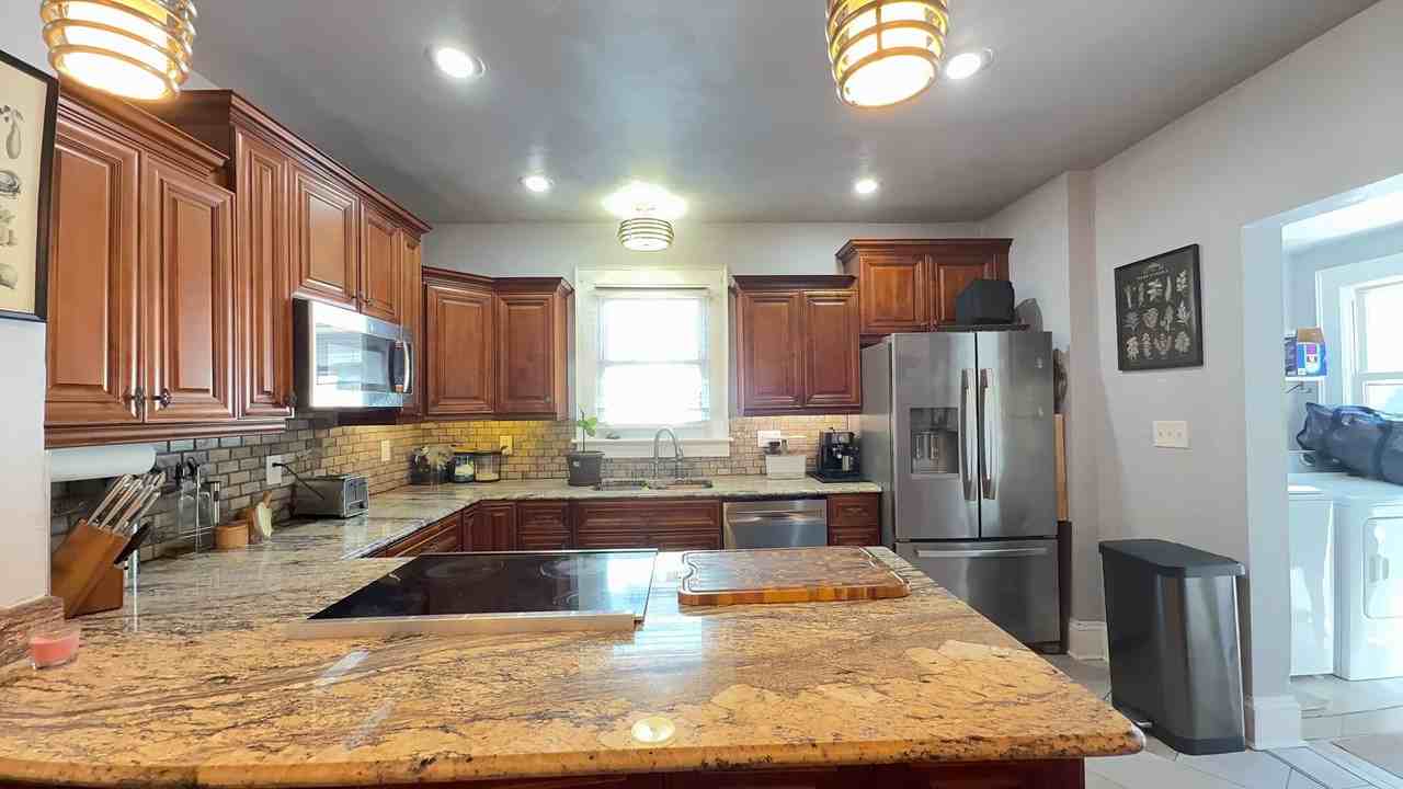 1711 Springfield Ave - Photo 5 of 18