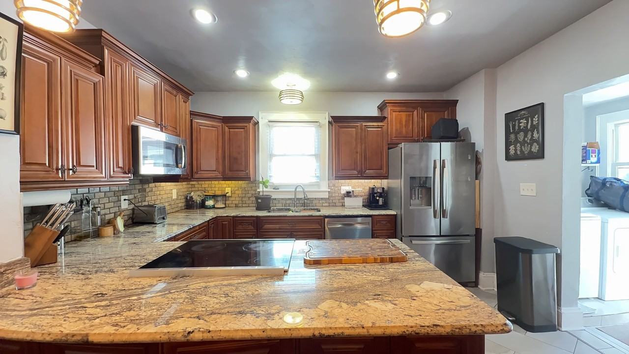 1711 Springfield Ave - Photo 6 of 18