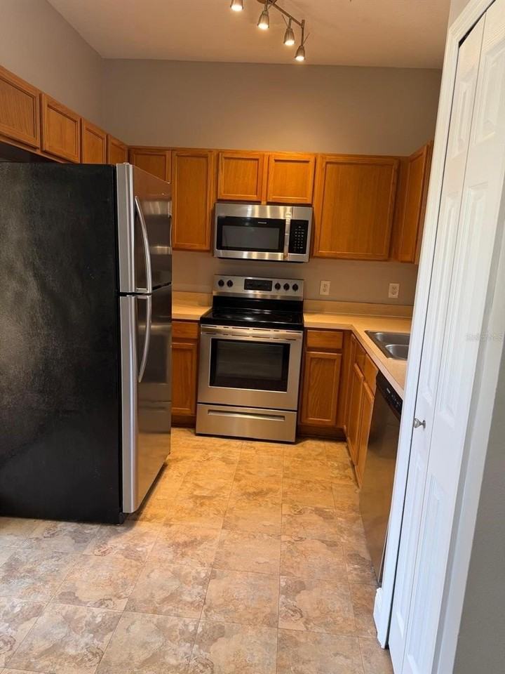 6037 Scotchwood Gln #8 - Photo 4 of 21