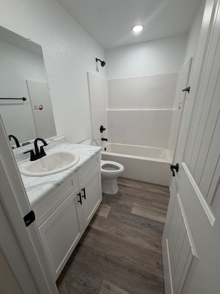 1823 Boston St - Photo 7 of 8