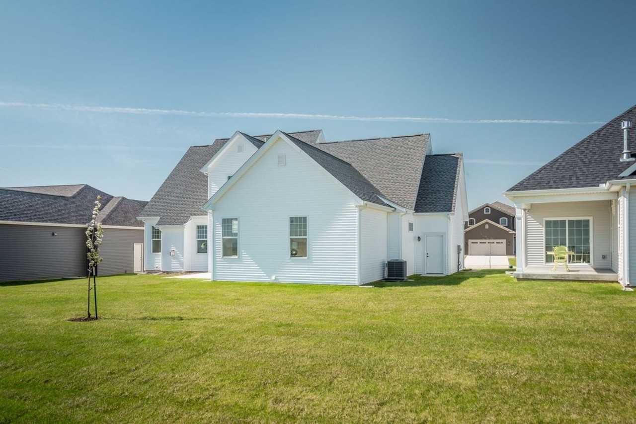 2310 Lovie Ln - Photo 5 of 38