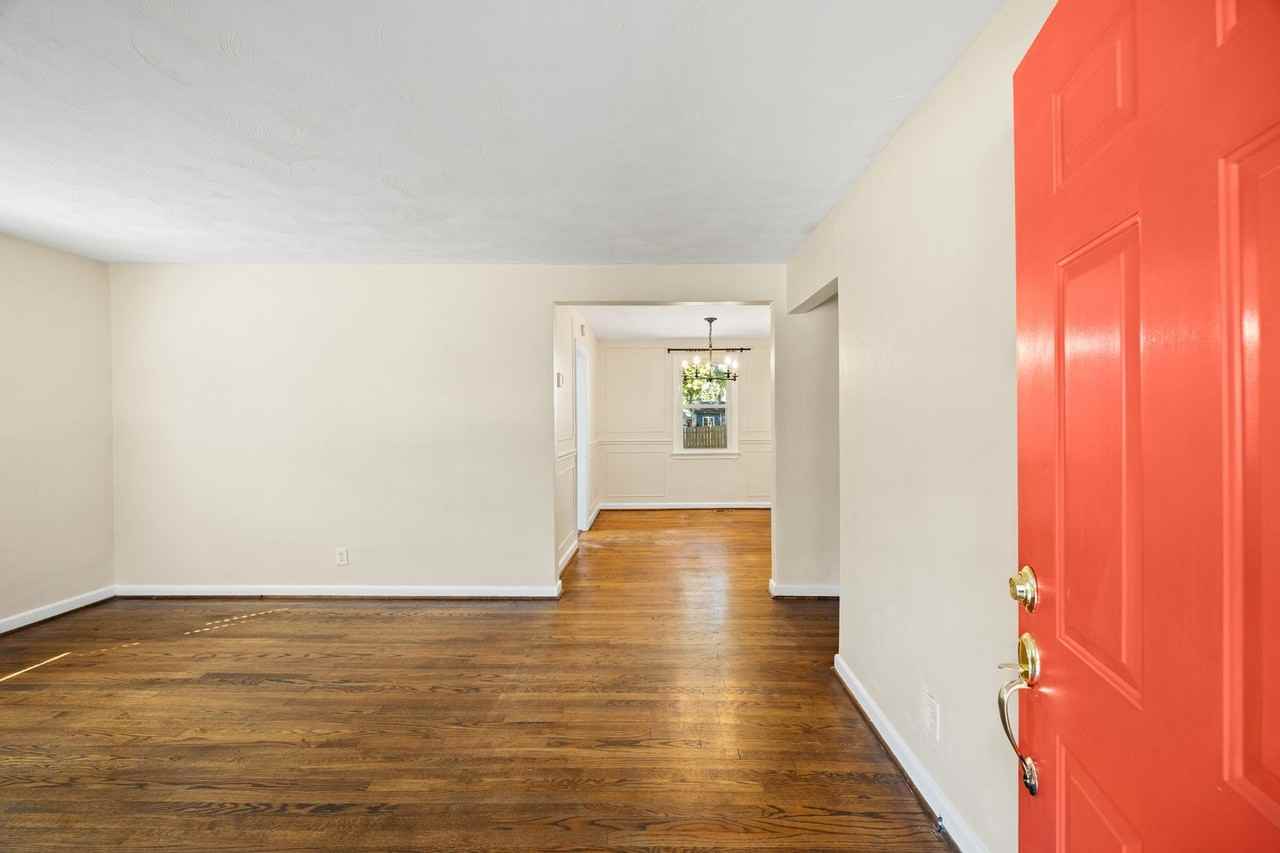 1322 Paul St - Photo 4 of 39