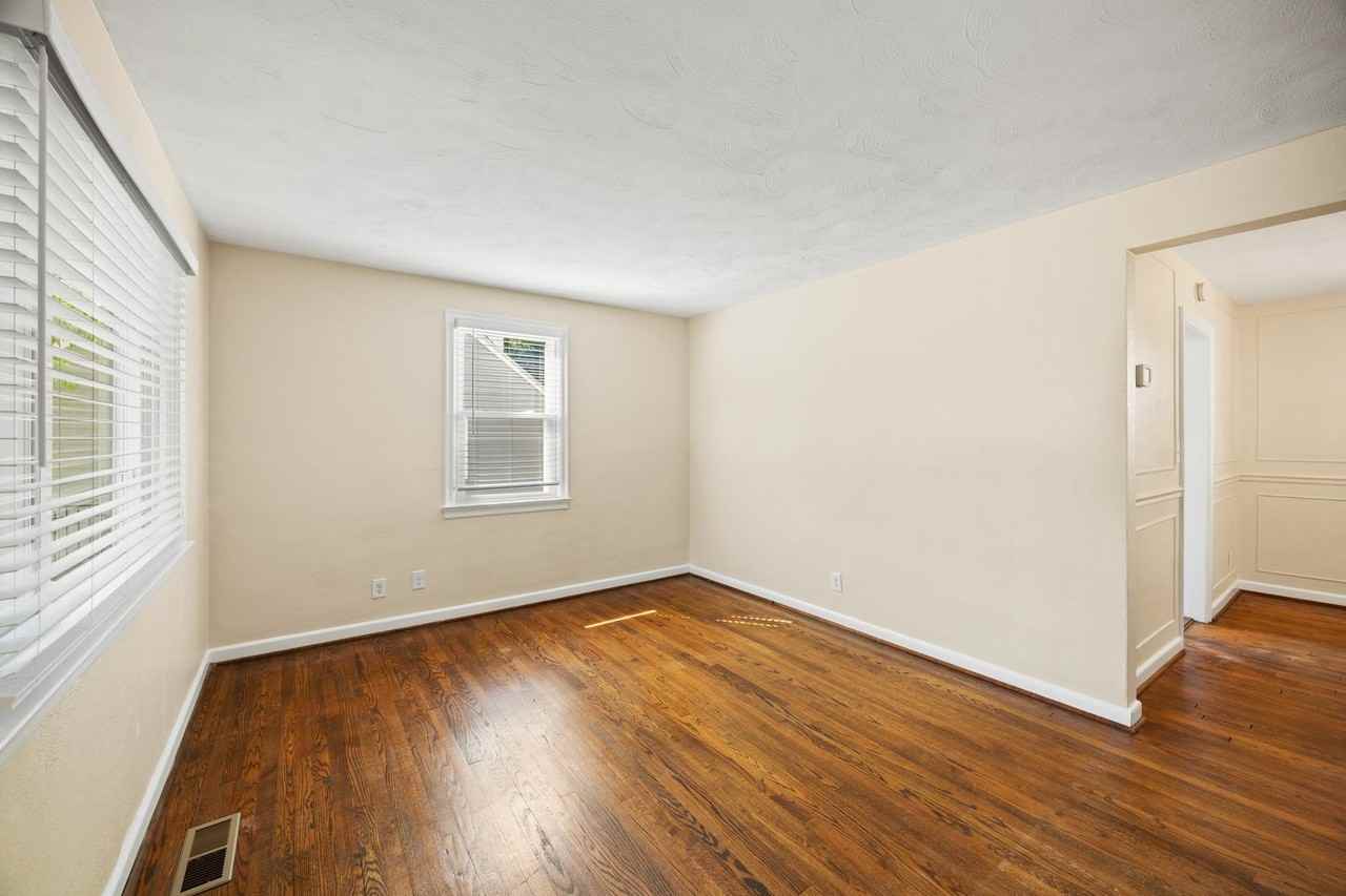 1322 Paul St - Photo 5 of 39